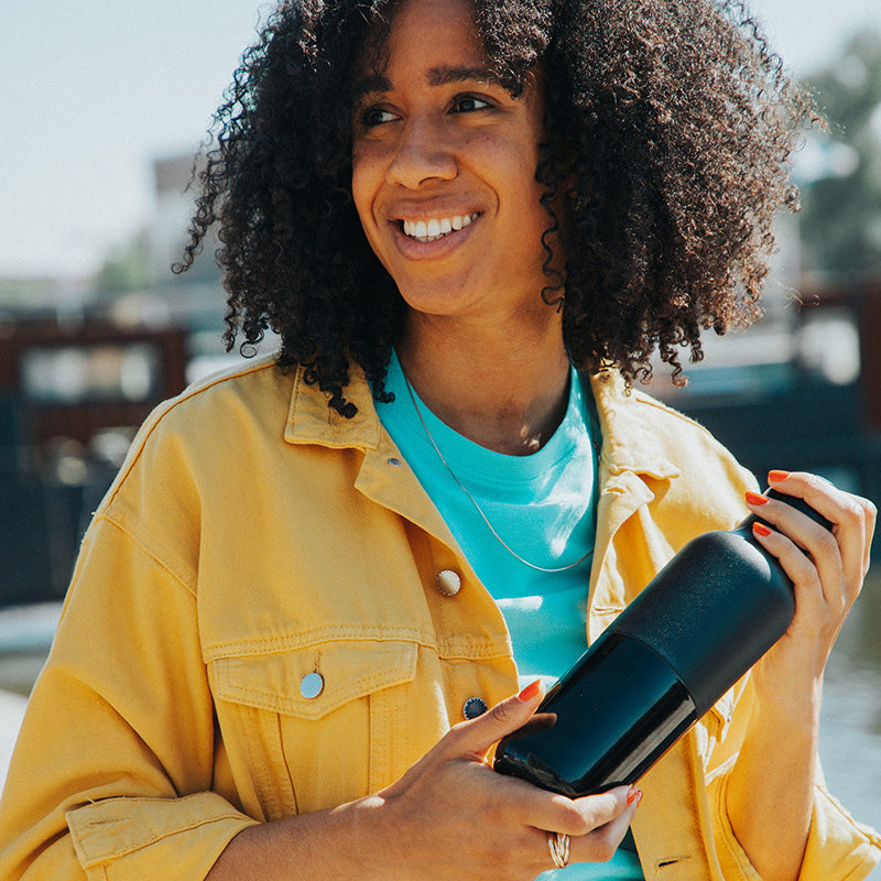 daily-on-the-go-set-e3 20oz_rise_classic_insulated_bottle_black_woman_smile_square.jpg