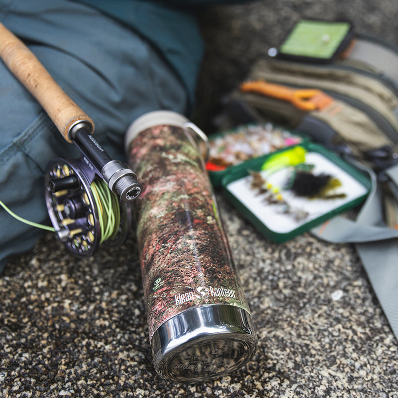 20oz-tkwide-with-cafe-cap-mossy-oak-e5 20oz_tumbler_mossyoak_rainbowtrout_flyfish_top_square.jpg