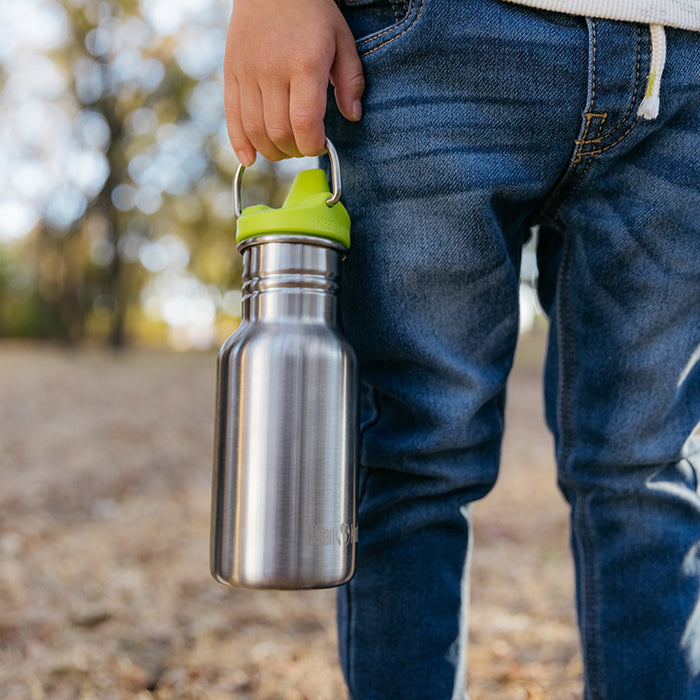 classic-kid-sippy-cap-u1 K12CNSIPPY-BS-kids_sippy_bottle_carry_lifestyle_f9e24b84-a0ae-465d-aad5-3c60c5592b7d.jpg