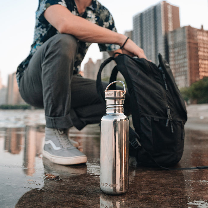 27oz-reflect-with-bamboo-cap-b1 K27SSLRF-MS-BAMBOO_reflect-bottle_city_lifestyle_ff882516-9bd8-49cf-b515-736a0a9c889f.jpg