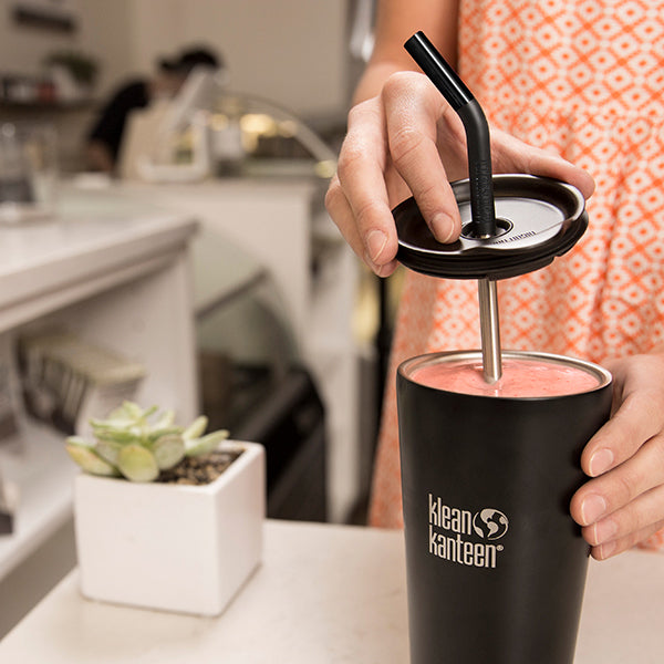 tumbler-straw-lid-with-straw-j0 steel_straw_smoothie-At-Counter-With-Lid_lifestyle_a071dbd2-9fd8-4eea-b04c-2a3732ff8612.jpg
