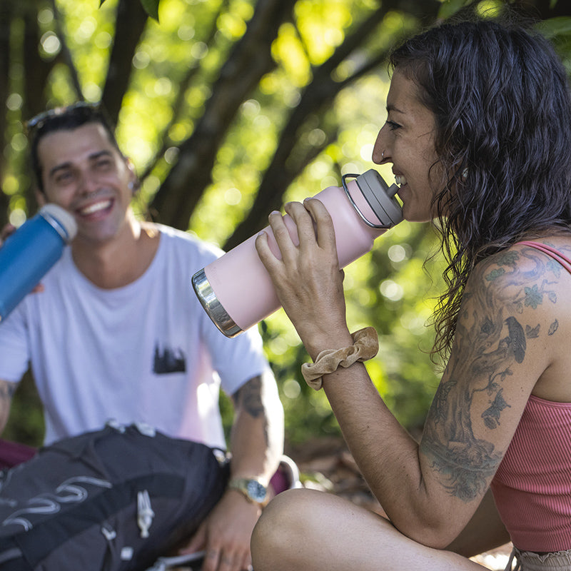 32oz-tkwide-with-twist-cap-v8 tkwide_32oz_insulated_bottle_twist_costarica_couple_drink_square.jpg